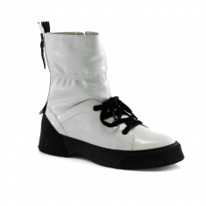 White colour women winter shoes