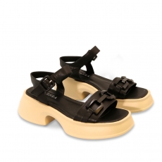 Women sandals